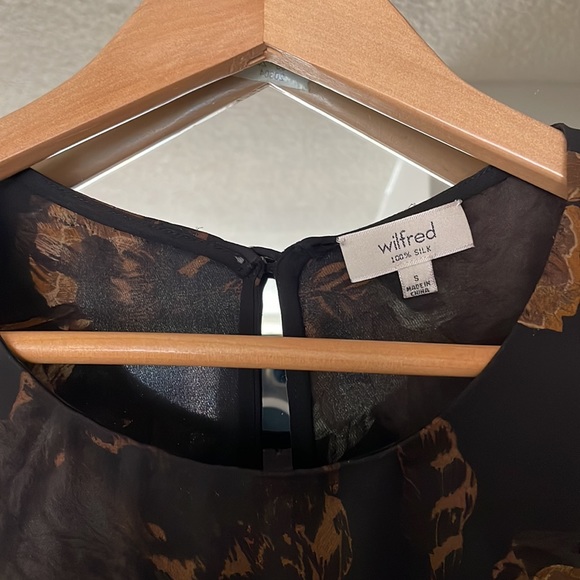 Aritzia 100% Silk Blouse size Small - Picture 2 of 4